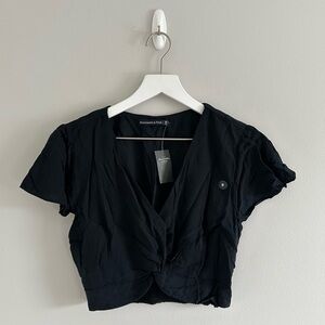Abercrombie & Fitch Black V-Neck Crop Top Size M NWT